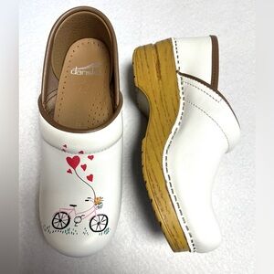 Dansko Twin Pro Leather clogs white hand painted bicycle heart print 36 / 5.5-6